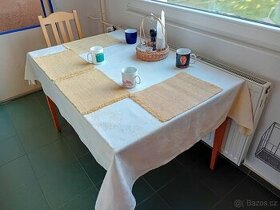 Stůl jídelní dřevěný
