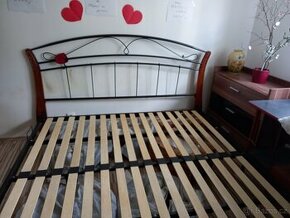 Manželská postel 180 cm (s roštem) Kov + Dřevo