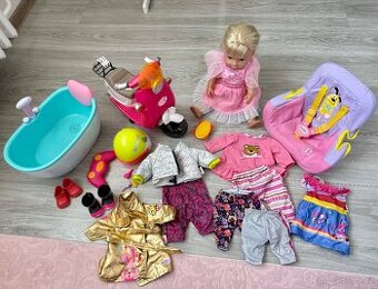 Starší sestřička Baby Born s výbavou