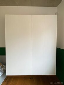 Bila skrin - vyrobena na zakazku