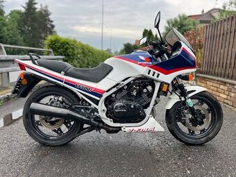 Honda vf 500 v four