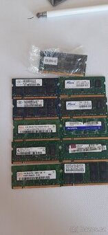 Ram DDR 2 do notebooku.
- 1