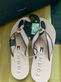 Nove boty Tommy Hilfiger vel 39 pantofle,zabky