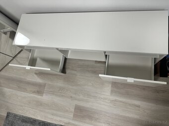 TV stolek