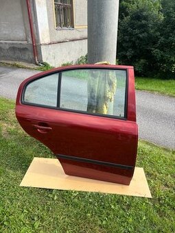 Škoda octavia 1 pravé zadní dveře 9892