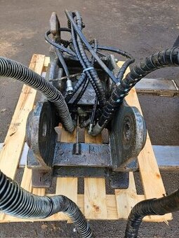 Hydraulický upínač OilQuick OQ70 + výkopová lžíce Baum