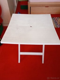 stolek na slunečník+ židle-plast