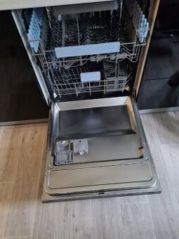 Vestavná myčka 60cm