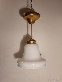 pěkný velice starý mosazný lustr, bílé stínidlo,nové elektro