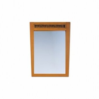 Zrcadlo v dřevěném rámu.