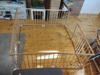 Dětská dřevěná ohrádka