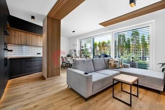 Prodej bytu 3+kk 73 m2 s terasou 71 m2 a dvě garážová parkov