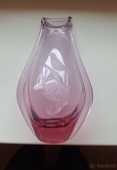 Starožitná růžová váza