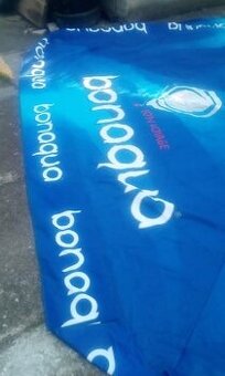 Hospodský slunečník bez konstrukce.