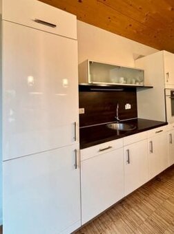 Moderní kuchyně se spotřebiči a ostrůvkem,6218