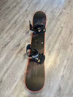 Prodám snowboard 154cm
