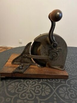 Starožitný kráječ