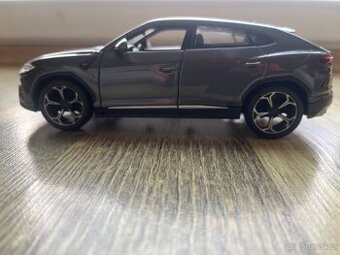 Model 1:25 Lamborghini Urus, Maisto