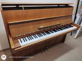 pianino petrof