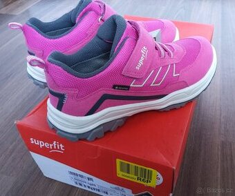 NOVÉ Tenisky outdoor SUPERFIT vel.34 Gore-Tex