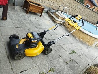 DeWALT AKU SEKAČKA