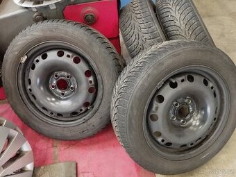 Zimní Nokian 185/60/15, 5x100 et 38