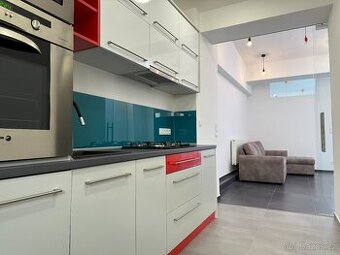 PRONÁJEM ATRAKTIVNÍHO BYTU 2+1=ATELIÉRU V CENTRU JIHLAVY