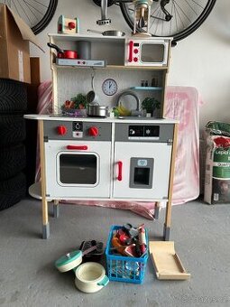 Prodám dětskou dřevěnou kuchynku
