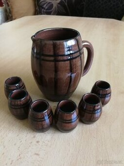 Retro džbán a panákovky