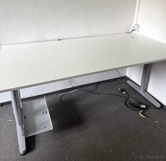 Kancelářský stůl Ikea