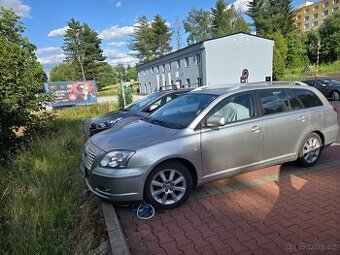 TOYOTA AVENSIS 1,8 BENZÍN