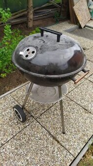 starý malý zahradní gril, zánovní