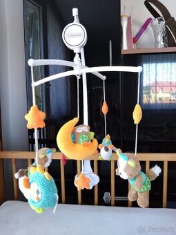 Kolotoč nad postýlku