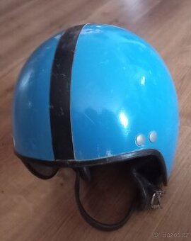 Stará retro helma kokoska (kokos)