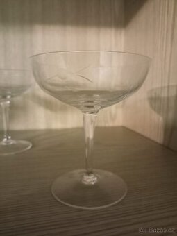 Skleničky na stopce