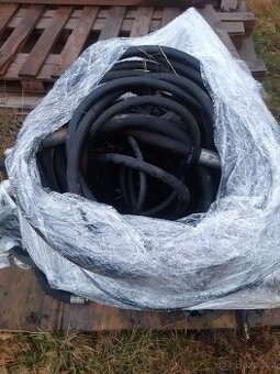 Prodám demontované hydraulické hadice z 1270 B .C. D