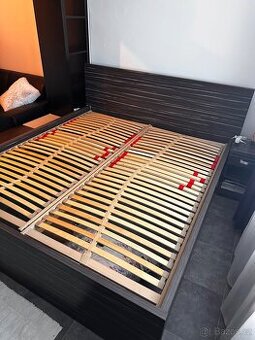 Postel od truhláře + drobné elektro. Vse bez známek užívání.