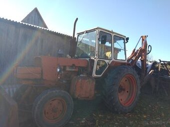 Traktorbagr Bělorus