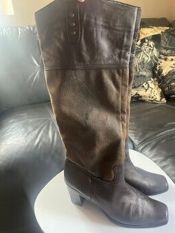 Hnědé, kožené boty In Solia