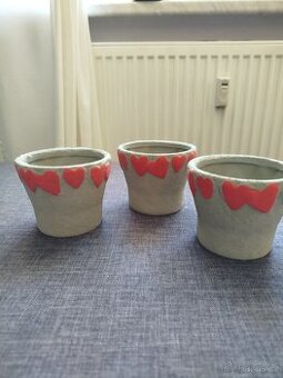 Šedé keramické obaly na květináče