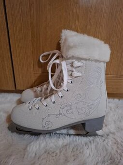 Dívčí brusle vel.37