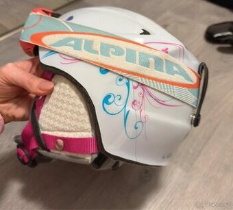 Dětská lyžařská helma a lyžařské brýle