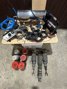 Prodám. Kompletní vzduchový podvozek Audi a4 . B6/B7