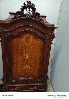 Starožitná komoda - staří víc jak 100let