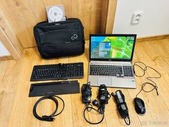 FUJITSU LIFEBOOK E756 s příslušenstvím