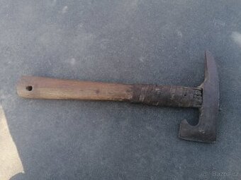 Predám starožitná hasičská sekera