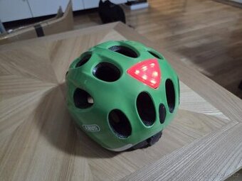 Dětská cyklopřilba se světýlkem