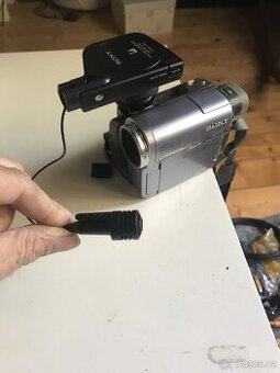 Prodám kameru Sony mini DV TRV DCR 22e. TOP STAV