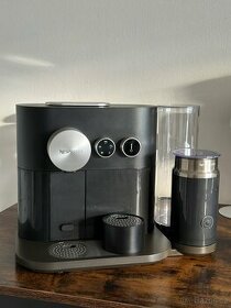 kávovar Nespresso se šlehačem mléka