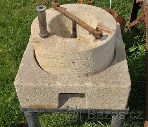 Starožitný kamenný mlým na obilí.  Zálohován  - 1
